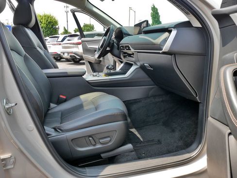 Used 2025 MAZDA CX-90 3.3 Turbo w/ Preferred Package AWD/4WD image 12