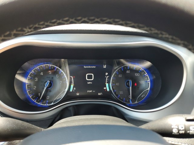 Used 2026 Chrysler Pacifica Limited FWD image 25