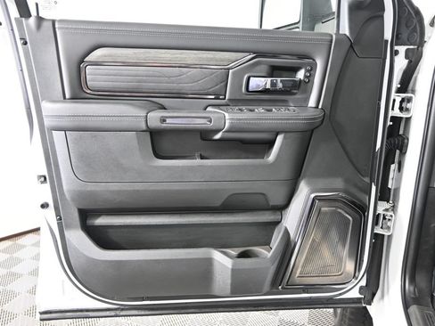 Used 2025 RAM 3500 Limited AWD/4WD image 18