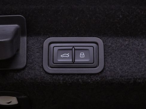 Used 2020 Audi S6 Prestige w/ Prestige Package image 29