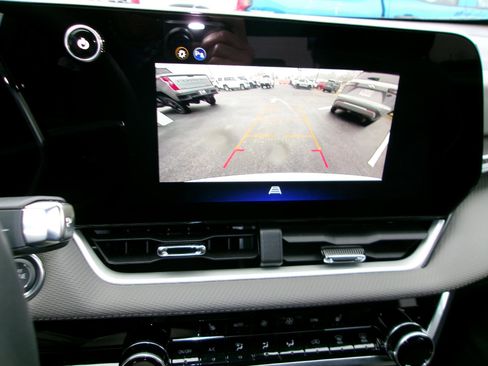 New 2026 Chevrolet Equinox LT w/ Convenience Package II FWD image 19