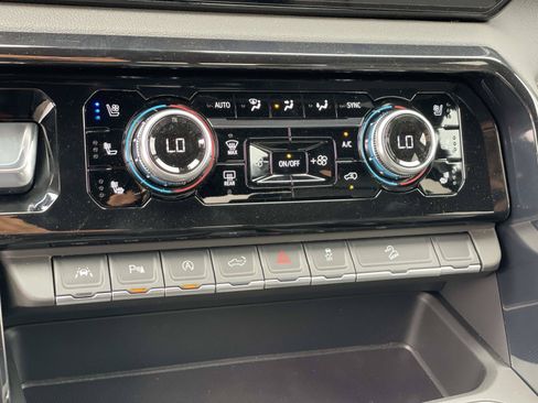 New 2026 GMC Sierra 1500 AT4 w/ AT4 Premium Package AWD/4WD image 16