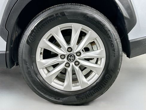 Used 2024 Toyota Corolla Cross LE image 29