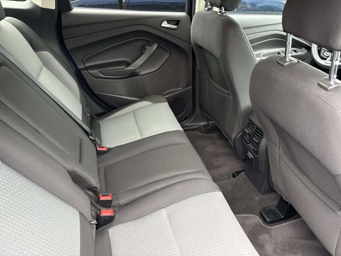Used 2019 Ford Escape SE image 32