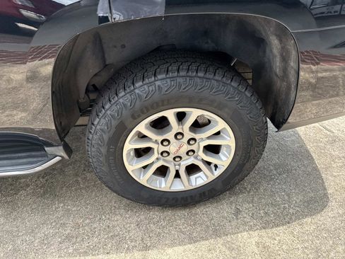 Used 2017 GMC Yukon SLT image 4