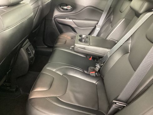 Used 2022 Jeep Cherokee Limited image 32