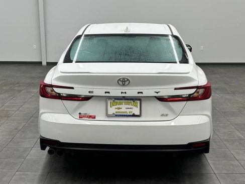 Used 2025 Toyota Camry SE FWD image 3