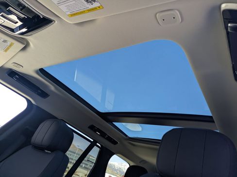 Used 2025 Land Rover Range Rover SE image 23