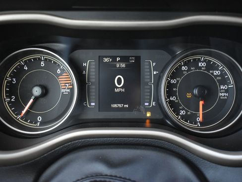 Used 2018 Jeep Cherokee Latitude w/ Altitude Package image 29