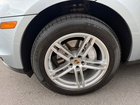 Certified 2020 Porsche Macan AWD/4WD image 10