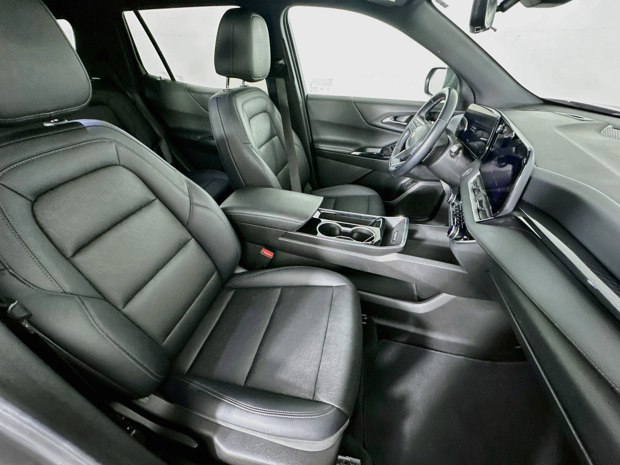 Used 2025 Chevrolet Equinox LT w/ Convenience Package II FWD image 32
