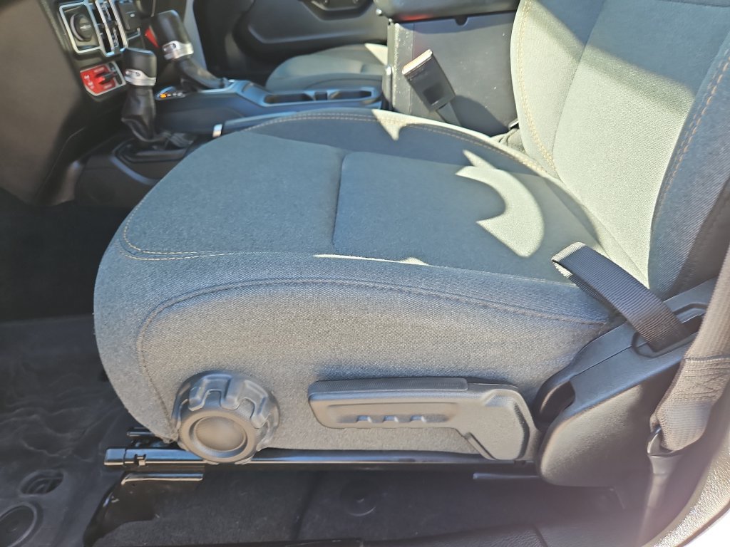Used 2024 Jeep Wrangler Unlimited AWD/4WD image 17