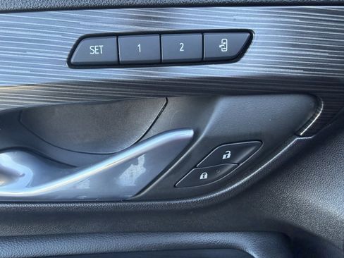 Used 2023 GMC Terrain SLT w/ Infotainment Package II image 29