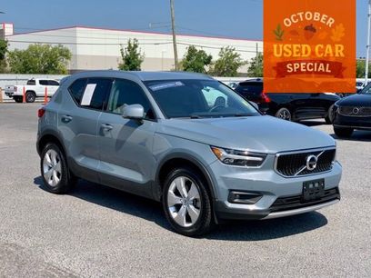 Used 2022 Volvo XC40 T5 Momentum