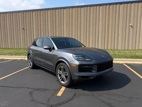 Certified 2025 Porsche Cayenne AWD/4WD image 2