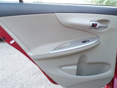 Used 2013 Toyota Corolla LE FWD image 25