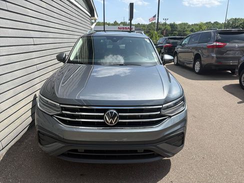 Used 2024 Volkswagen Tiguan SE AWD/4WD image 10