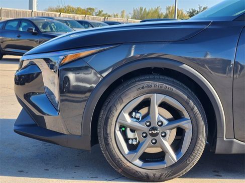 New 2025 Kia K4 LXS image 5