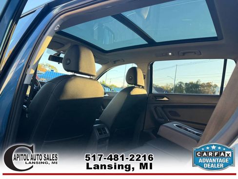 Used 2018 Volkswagen Tiguan SE w/ Panoramic Sunroof Package image 16