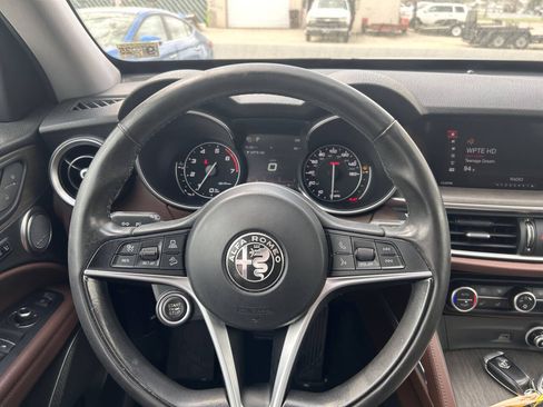 Used 2018 Alfa Romeo Stelvio Ti AWD/4WD image 3