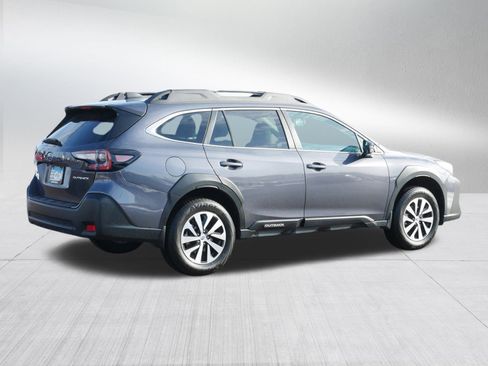 Used 2025 Subaru Outback Premium image 7