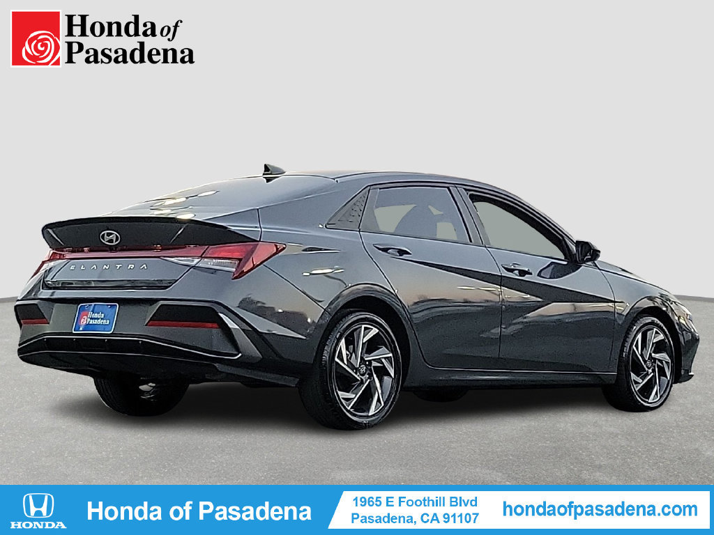 Used 2025 Hyundai Elantra Sport FWD image 2