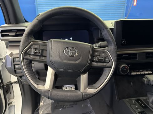 Used 2025 Toyota Tacoma TRD Sport AWD/4WD image 14
