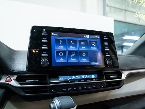 Used 2024 Toyota Sienna XLE image 24