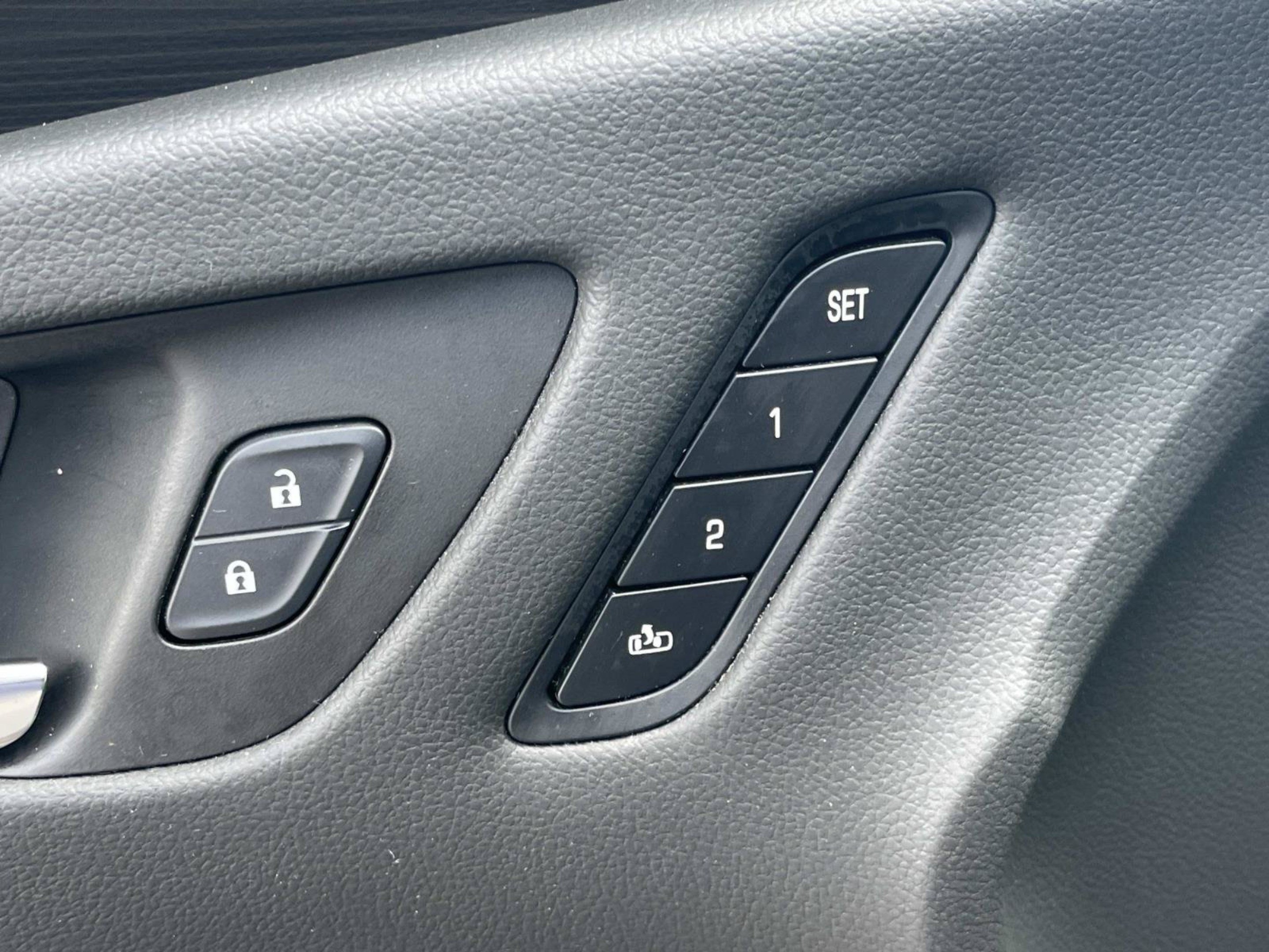 Used 2020 Buick Envision Essence FWD image 27