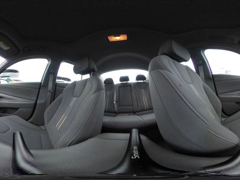 Used 2025 Hyundai Elantra SEL image 40