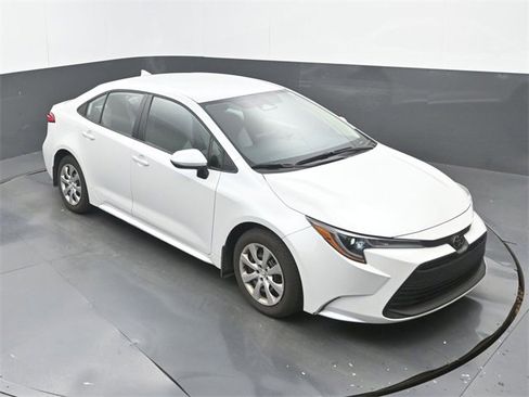 Used 2025 Toyota Corolla LE image 13