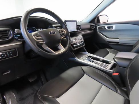 Used 2023 Ford Explorer XLT w/ Equipment Group 202A RWD image 9