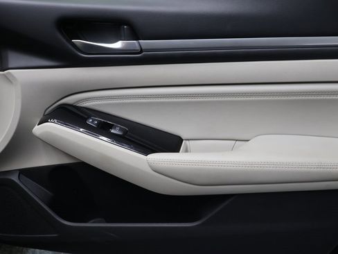 Used 2020 Nissan Altima 2.5 SL image 11