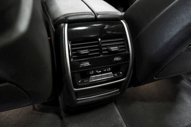 Used 2020 BMW X5 M50i AWD/4WD image 33