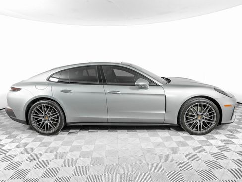 Used 2026 Porsche Panamera image 4
