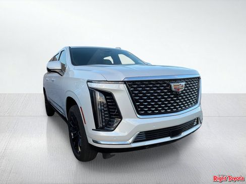 Used 2025 Cadillac Escalade ESV Premium Luxury AWD/4WD image 5