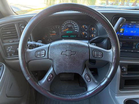 Used 2005 Chevrolet Avalanche 2500 w/ Preferred Equipment Group image 64