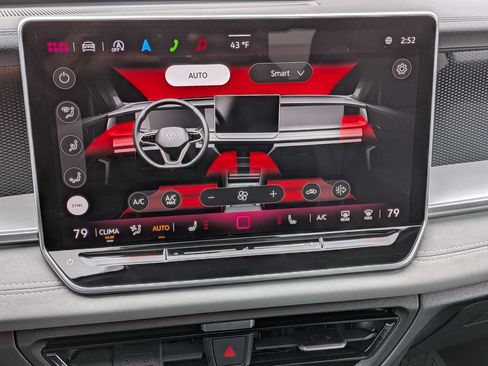 Used 2025 Volkswagen Tiguan SE R-Line image 23