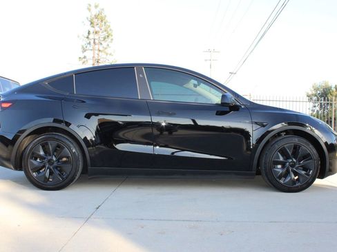 Used 2024 Tesla Model Y 2WD image 38