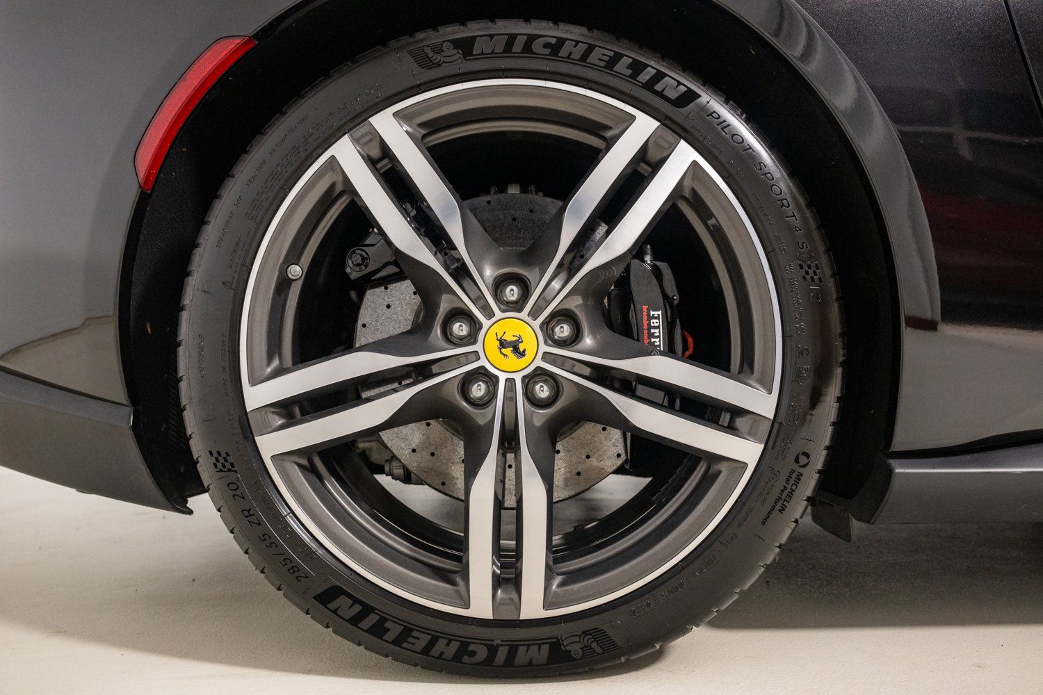 Used 2019 Ferrari Portofino RWD image 22