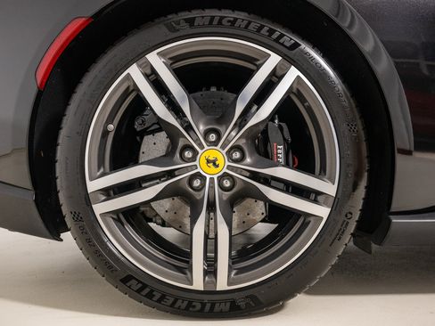 Used 2019 Ferrari Portofino RWD image 22