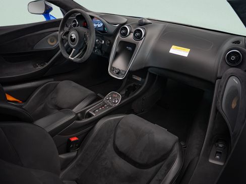 Used 2019 McLaren 600LT RWD image 8