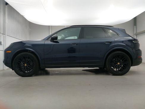 Certified 2024 Porsche Cayenne w/ Premium Package Plus (PFM) AWD/4WD image 2