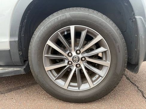 Used 2019 Toyota Highlander XLE image 21