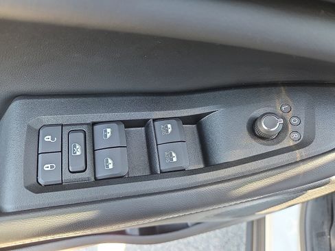 Used 2025 Jeep Grand Cherokee L Altitude image 16