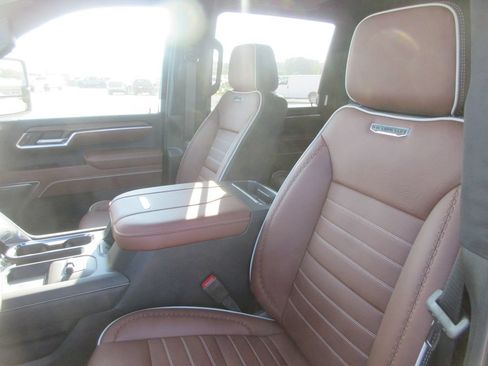 New 2026 GMC Sierra 2500 Denali Ultimate AWD/4WD image 13