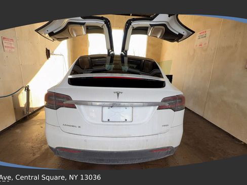 Used 2016 Tesla Model X 75D image 2