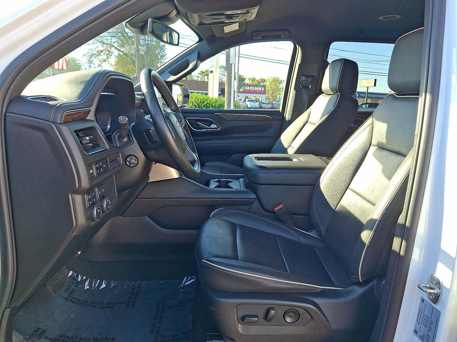 Used 2024 Chevrolet Tahoe Premier AWD/4WD image 13