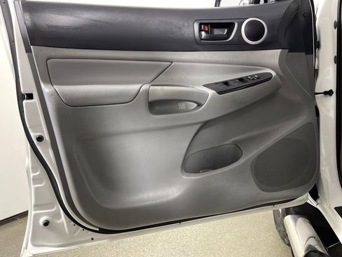 Used 2013 Toyota Tacoma PreRunner w/ SR5 Pkg image 17