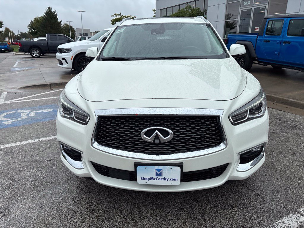 Used 2020 INFINITI QX60 Luxe w/ Essential Package FWD image 3